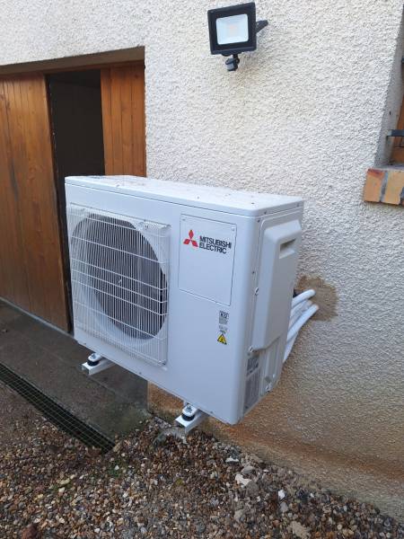 Installation d’une pompe à chaleur air/air Mitsubishi 8 kW à Mesnils-sur-Iton