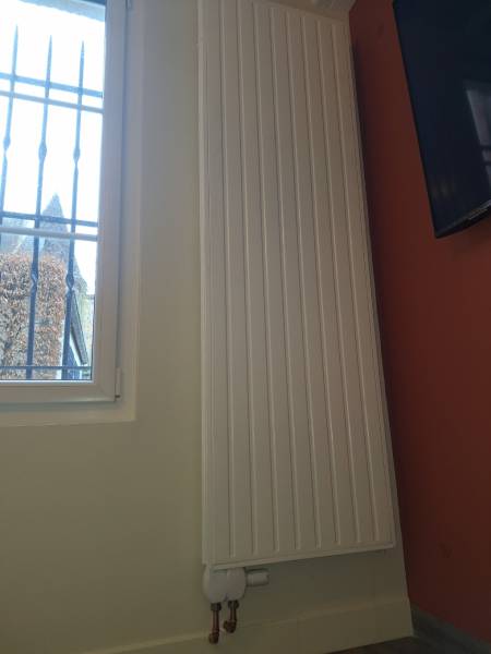 Remplacement d’un radiateur fonte par un radiateur acier Chappée vertical à Verneuil-sur-Avre (27130)