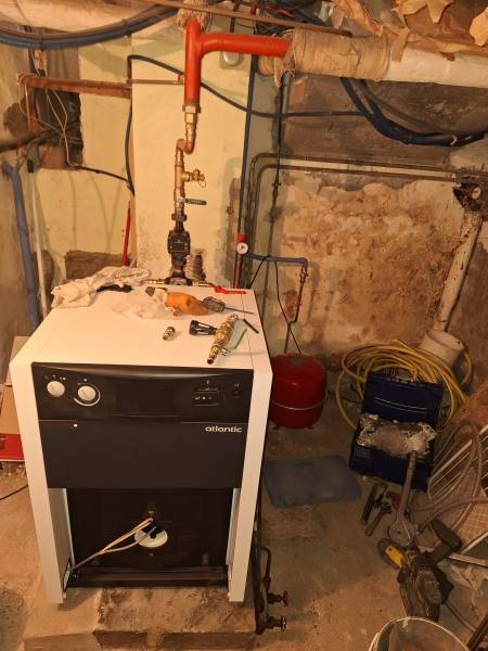 Pose d'une nouvelle chaudière fioul Atlantic à Evreux : remplacement d'une vieille chaudière fioul en panne