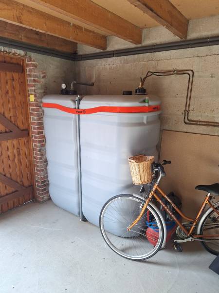 Remplacement d'une cuve fioul en intérieur dans un garage à Houdan