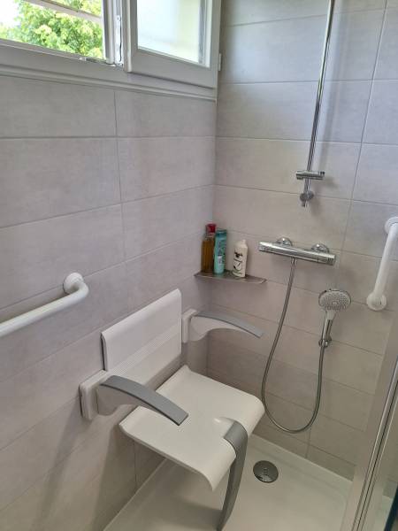 Remplacement d’une baignoire par une douche PMR à Évreux (27000) avec aide au financement