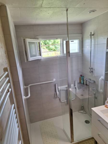 Remplacement d’une baignoire par une douche PMR à Évreux (27000) avec aide au financement