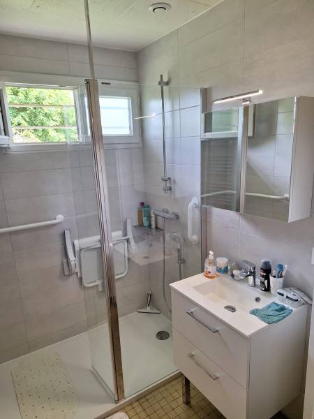 Remplacement d’une baignoire par une douche PMR à Évreux (27000) avec aide au financement
